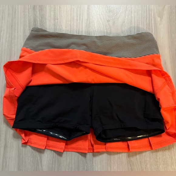 RARE! Lululemon Light Flare Tonka Stripe Cashew Pleated Pace Setter Skirt Sz 4 - Picture 3 of 6
